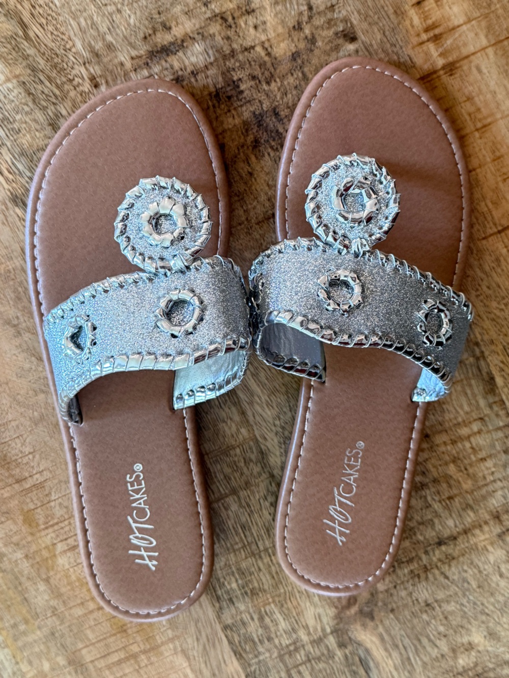 Hot Cakes Women’s Size 5M Silver Metallic Concho Thong Sandals Boho Western